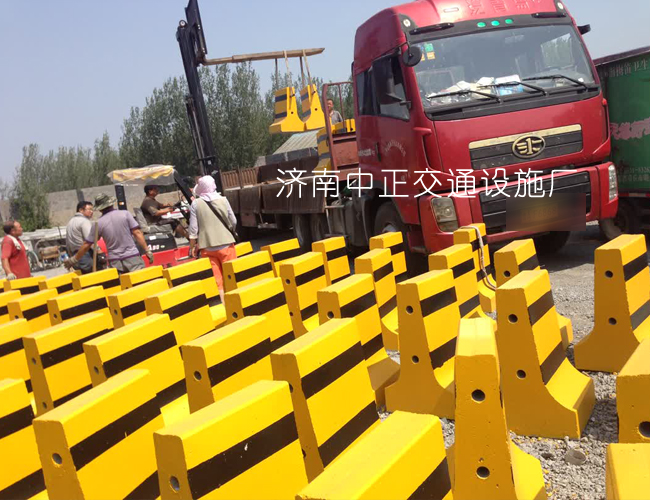 超限站隔离墩装车发货