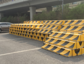 2×30围挡水泥墩