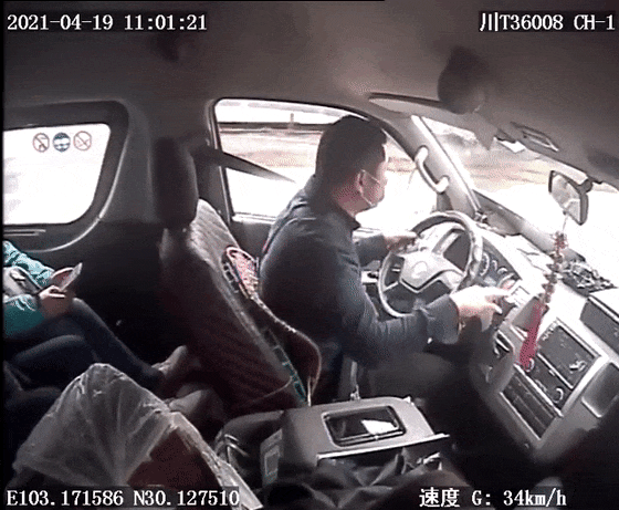 马路墩子_交通安全事故_斑马线礼让