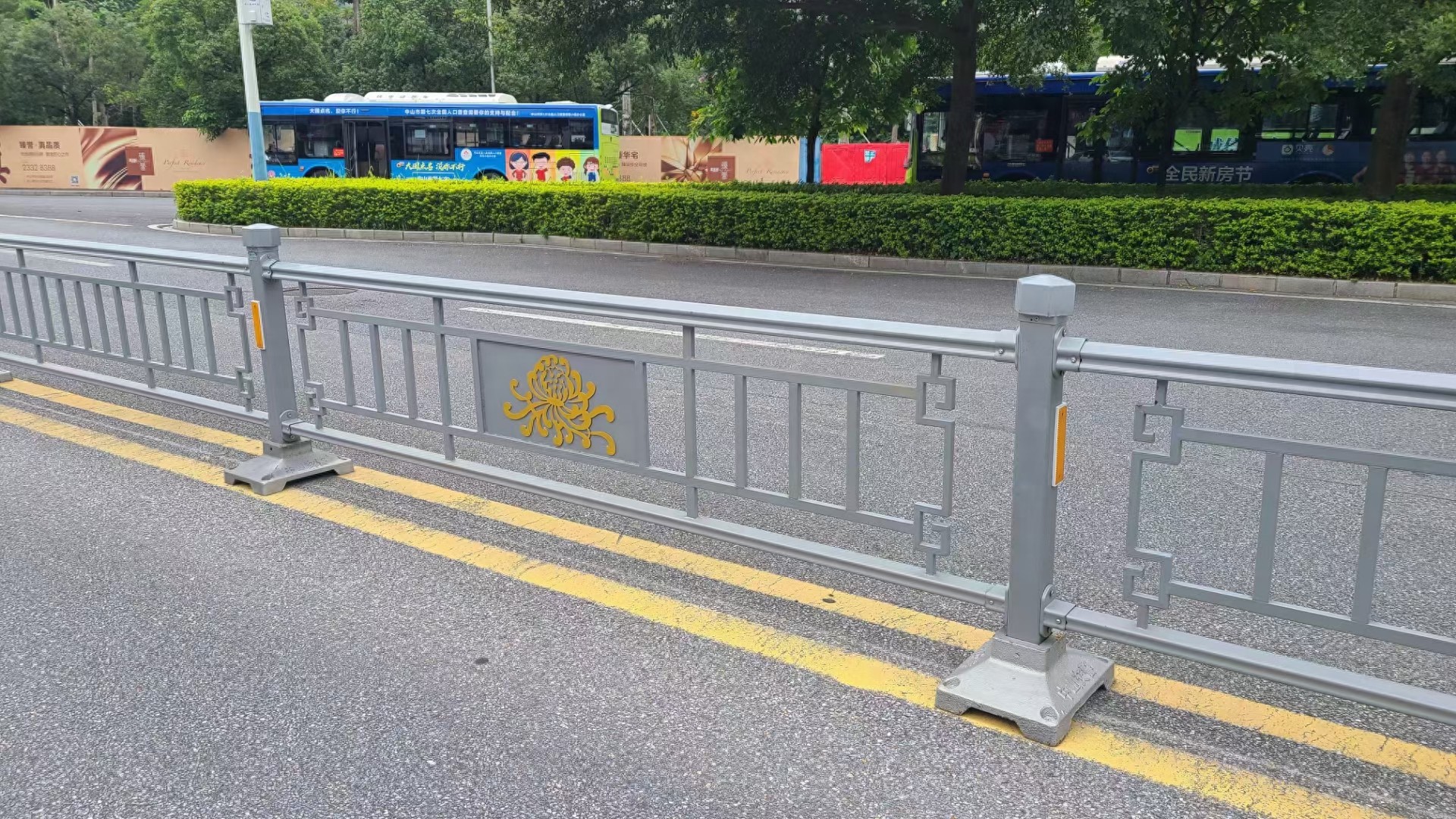 交通护栏防腐工艺_水泥栏杆围栏_市政护栏系统解决方案