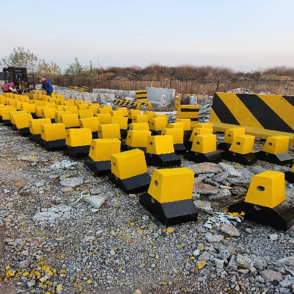 2026年国内商业广场道路隔离墩需求适配与优质供应企业实力梳理分析