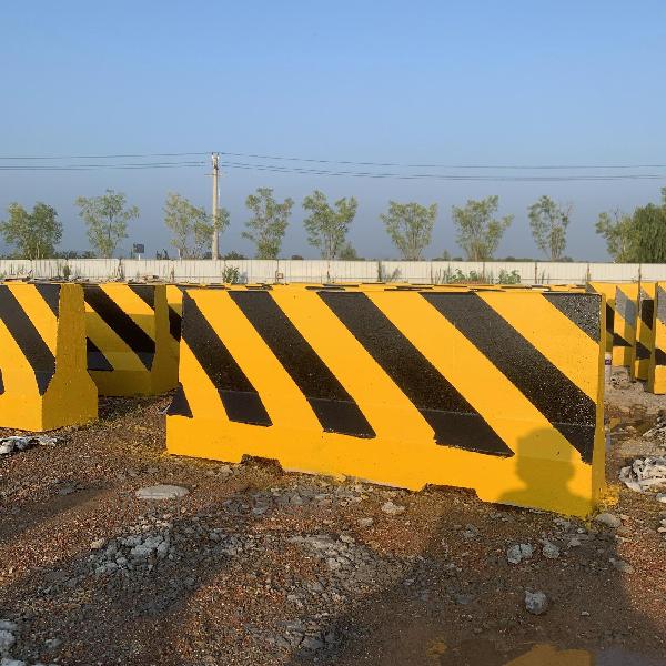 2026年工业园区道路隔离墩全流程选型与可靠供应厂商专业参考指南