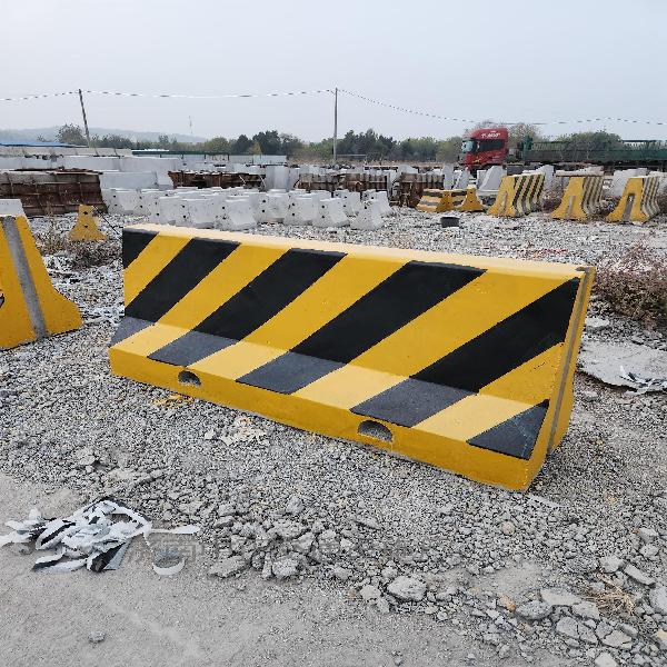 2026年道路工程隔离墩采购指南：拆解高性价比无中间商稳定靠谱供货渠道