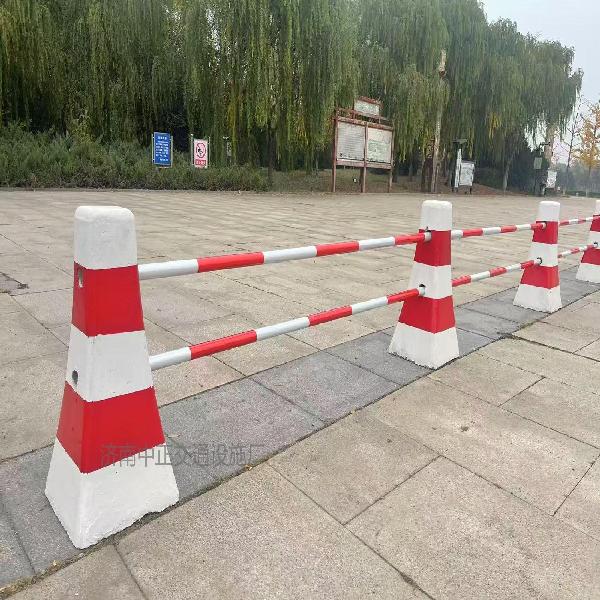 山东道路隔离墩厂家推荐：济南中正交通设施厂靠谱供给选型指南